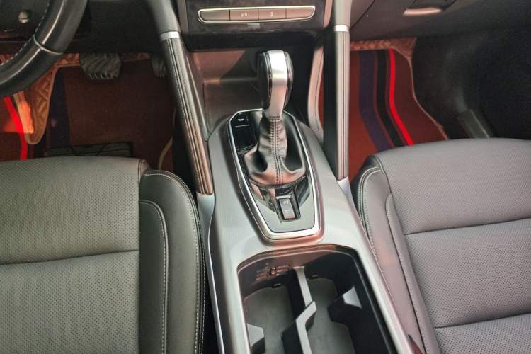 Used Renault Koleos 2017 2.0L Two-Wheel Drive Luxury Edition Gear Lever