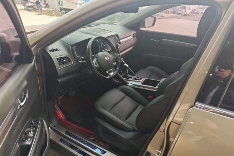 Used Renault Koleos 2017 2.0L Two-Wheel Drive Luxury Edition Interior 3