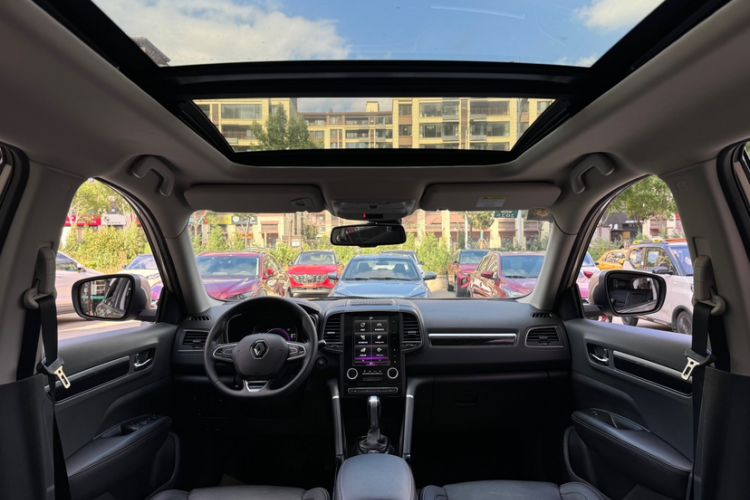 Used Renault Koleos 2017 2.5L Four-Wheel Drive Ultimate Edition Interior 4