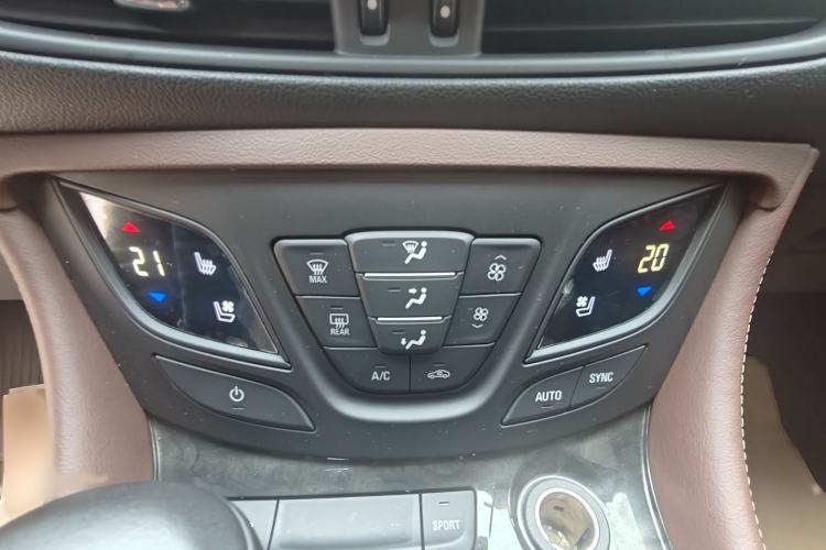 Used Renault Koleos 2017 2.0L Two-Wheel Drive Luxury Edition Interior 5