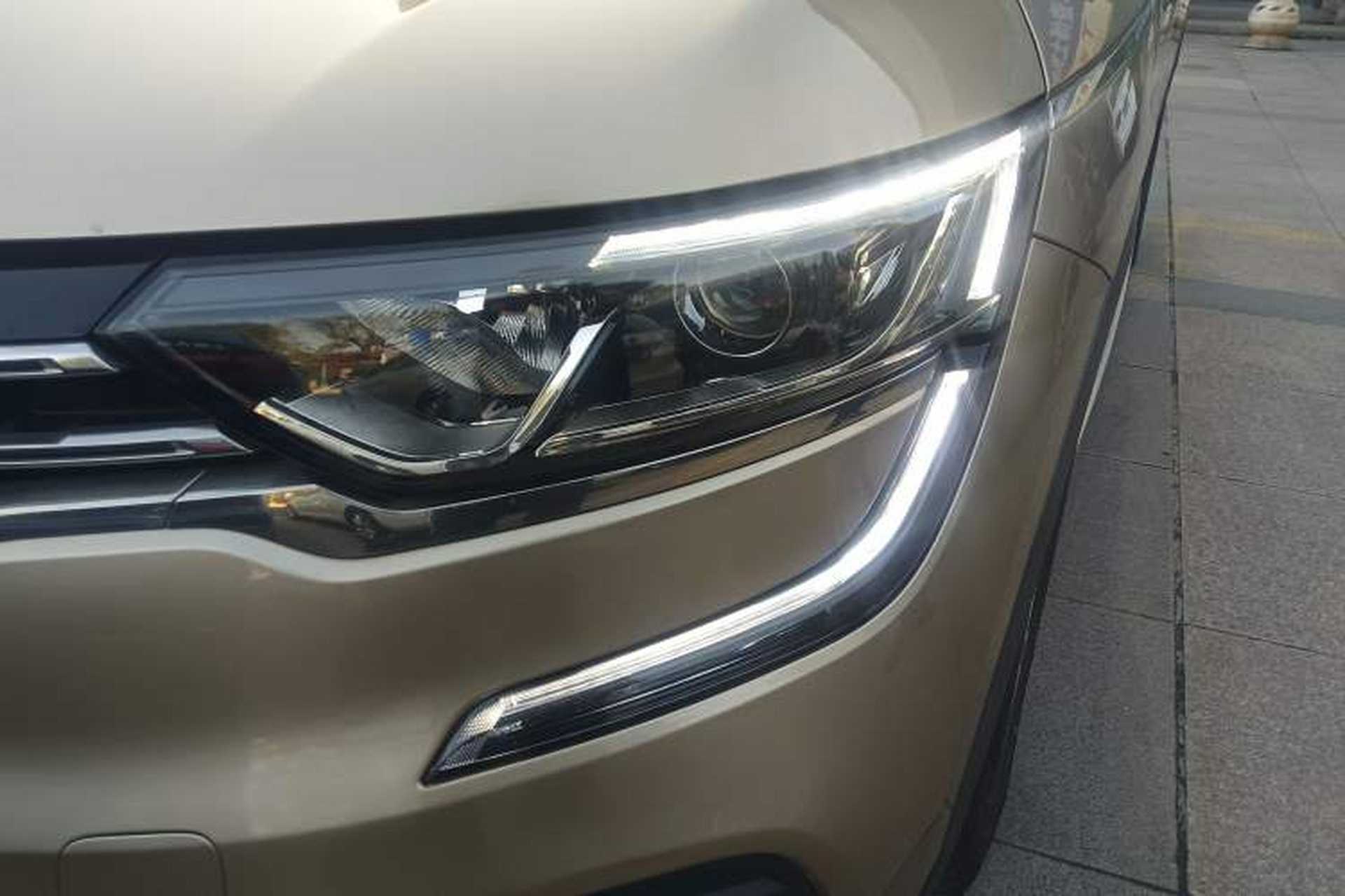 Used Renault Koleos 2017 2.0L Two-Wheel Drive Luxury Edition Left Front Headlight