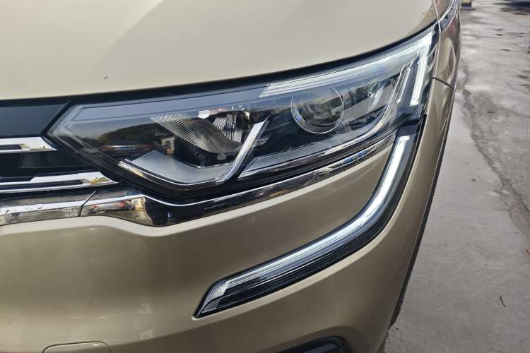 Used Renault Koleos 2017 2.0L Two-Wheel Drive Luxury Edition Left Front Headlight