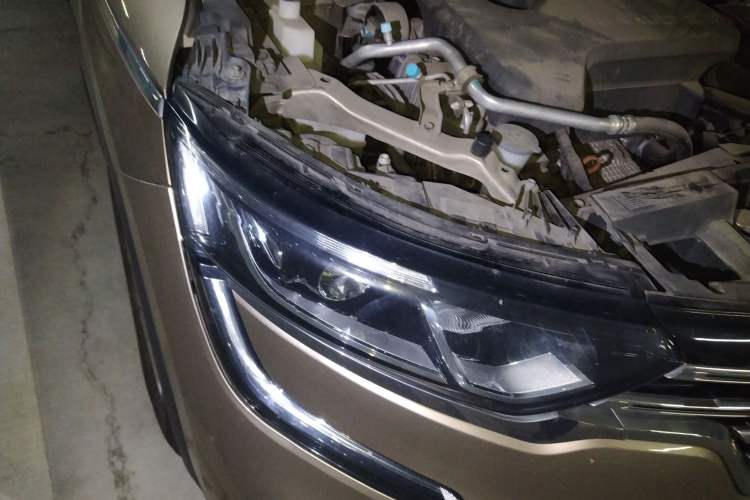 Used Renault Koleos 2017 2.5L Two-Wheel Drive Prestige Edition Right Front Headlight