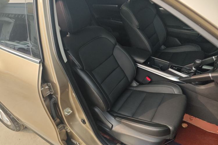 Used Renault Koleos 2017 2.0L Two-Wheel Drive Luxury Edition Right Front Seat