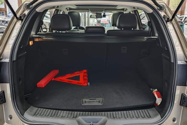 Used Renault Koleos 2017 2.0L Two-Wheel Drive Luxury Edition Trunk