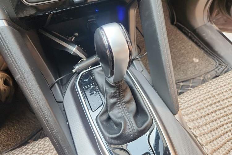 Used Renault Koleos 2017 2.5L Two-Wheel Drive Prestige Edition Gear Lever