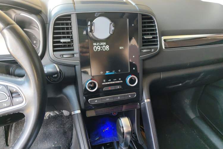 Used Renault Koleos 2017 2.5L Four-Wheel Drive Ultimate Edition Audio And AC Panel
