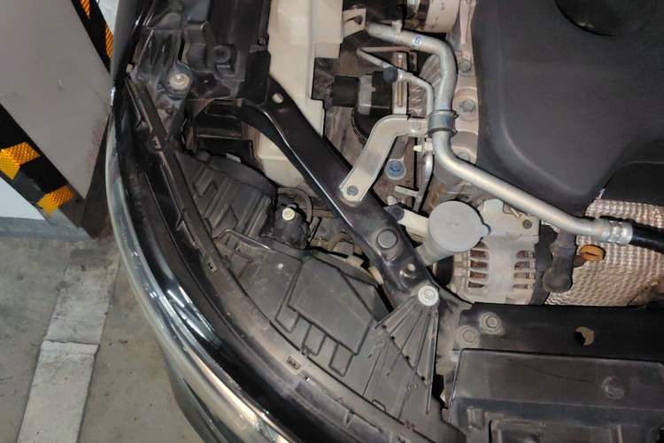 Used Renault Koleos 2017 2.5L Four-Wheel Drive Ultimate Edition Engine Bay Right
