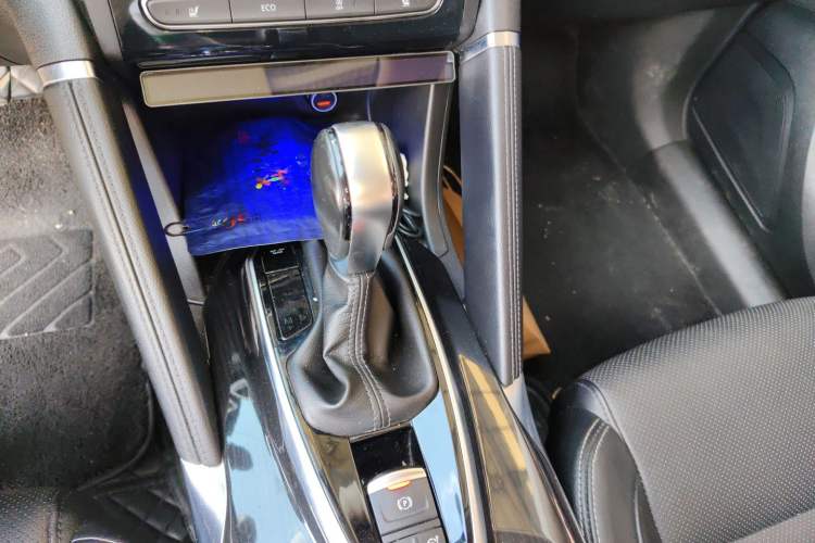 Used Renault Koleos 2017 2.5L Four-Wheel Drive Ultimate Edition Gear Lever