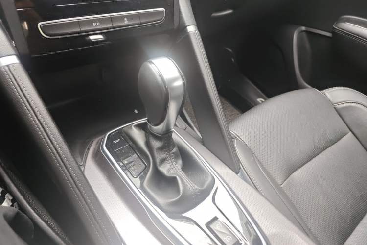 Used Renault Koleos 2017 2.0L Two-Wheel Drive Luxury Edition Gear Lever