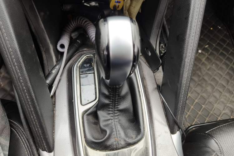 Used Renault Koleos 2017 2.0L Two-Wheel Drive Luxury Edition Gear Lever