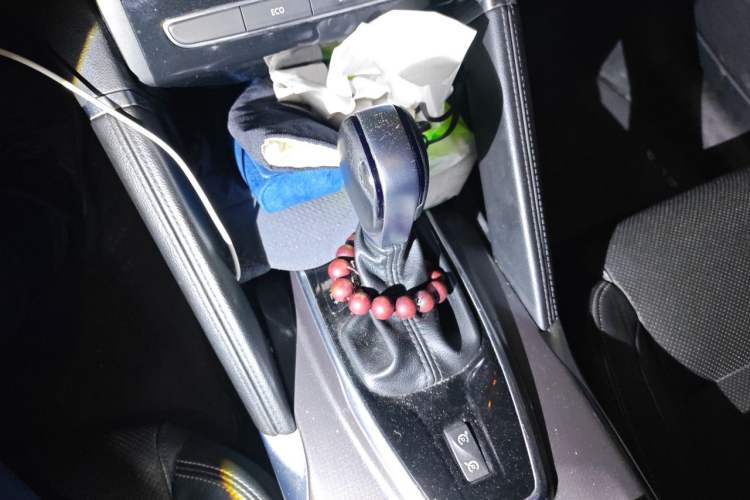 Used Renault Koleos 2017 2.0L Two-Wheel Drive Luxury Edition Gear Lever