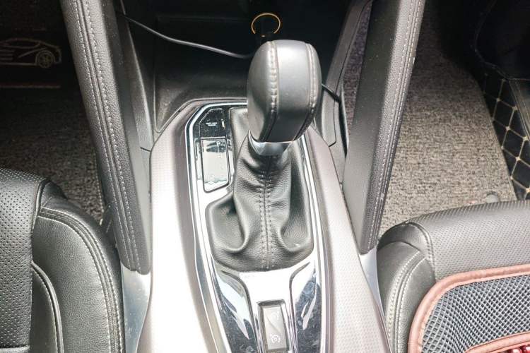 Used Renault Koleos 2017 2.0L Two-Wheel Drive Luxury Edition Gear Lever