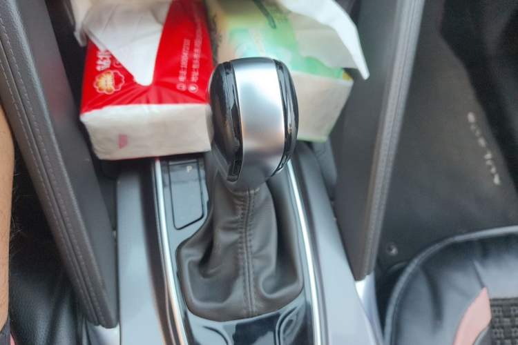 Used Renault Koleos 2017 2.0L Two-Wheel Drive Luxury Edition Gear Lever