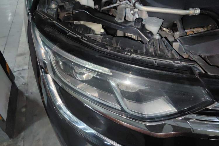 Used Renault Koleos 2017 2.5L Four-Wheel Drive Ultimate Edition Right Front Headlight