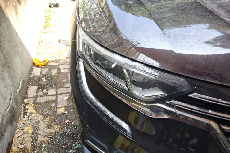 Used Renault Koleos 2017 2.0L Two-Wheel Drive Luxury Edition Right Front Headlight