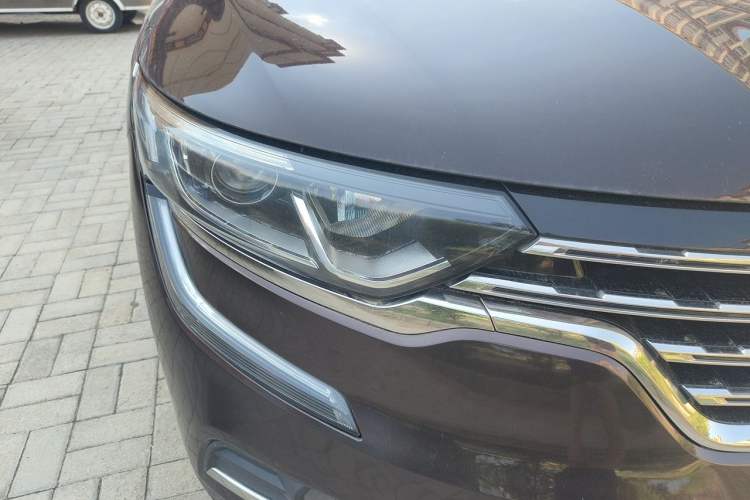 Used Renault Koleos 2017 2.0L Two-Wheel Drive Luxury Edition Right Front Headlight