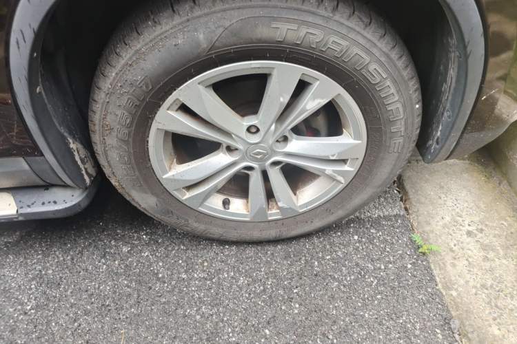 Used Renault Koleos 2017 2.0L Two-Wheel Drive Luxury Edition Right Front Wheel Hub