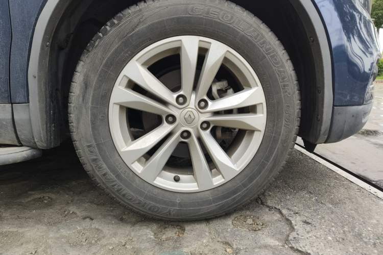 Used Renault Koleos 2017 2.0L Two-Wheel Drive Luxury Edition Right Front Wheel Hub