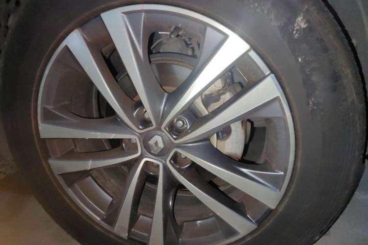 Used Renault Koleos 2017 2.5L Four-Wheel Drive Ultimate Edition Right Front Wheel Hub