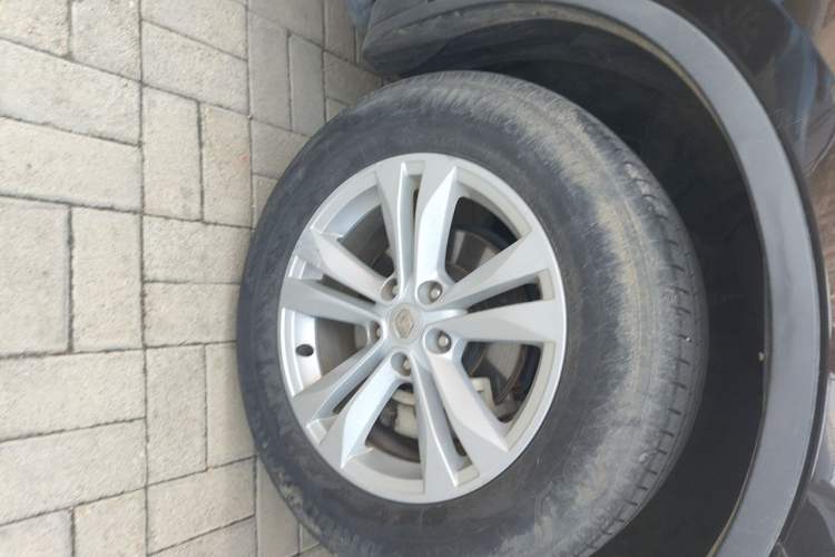 Used Renault Koleos 2017 2.0L Two-Wheel Drive Luxury Edition Right Front Wheel Hub