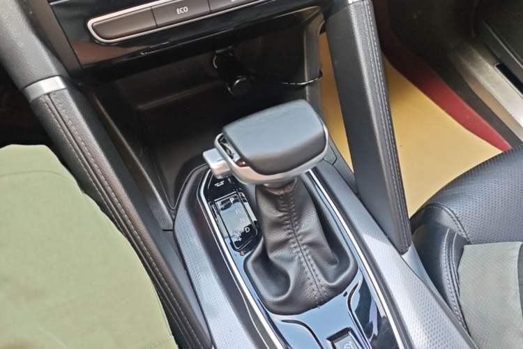 Used Renault Koleos 2017 2.0L Two-Wheel Drive Luxury Edition Gear Lever