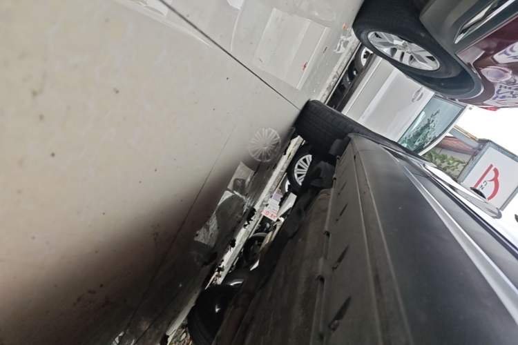 Used Renault Koleos 2017 2.0L Two-Wheel Drive Luxury Edition Right Side Sill