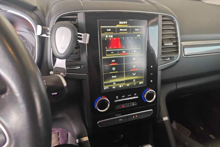 Used Renault Koleos 2017 2.0L Two-Wheel Drive Luxury Edition Audio And AC Panel
