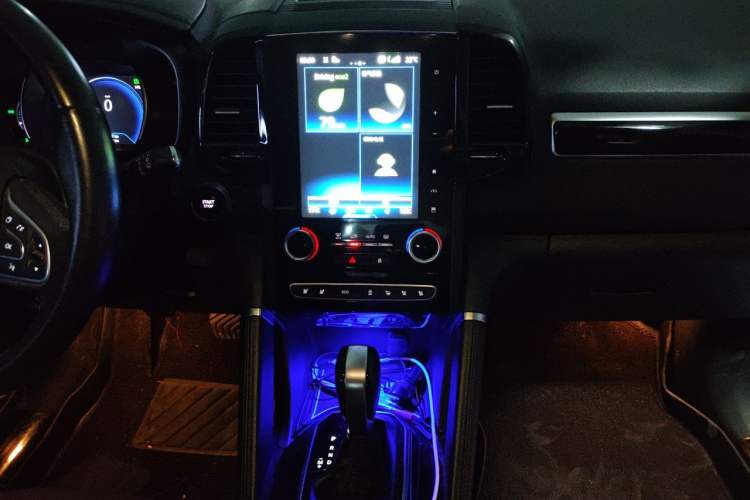Used Renault Koleos 2017 2.5L 4x4 Flagship Edition Audio And AC Panel