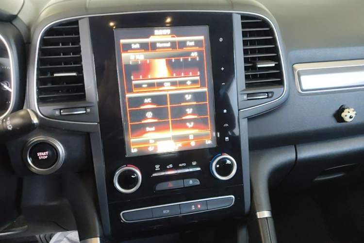 Used Renault Koleos 2017 2.5L Two-Wheel Drive Prestige Edition Audio And AC Panel