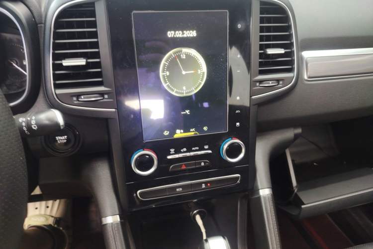 Used Renault Koleos 2017 2.5L Four-Wheel Drive Premium Edition Audio And AC Panel