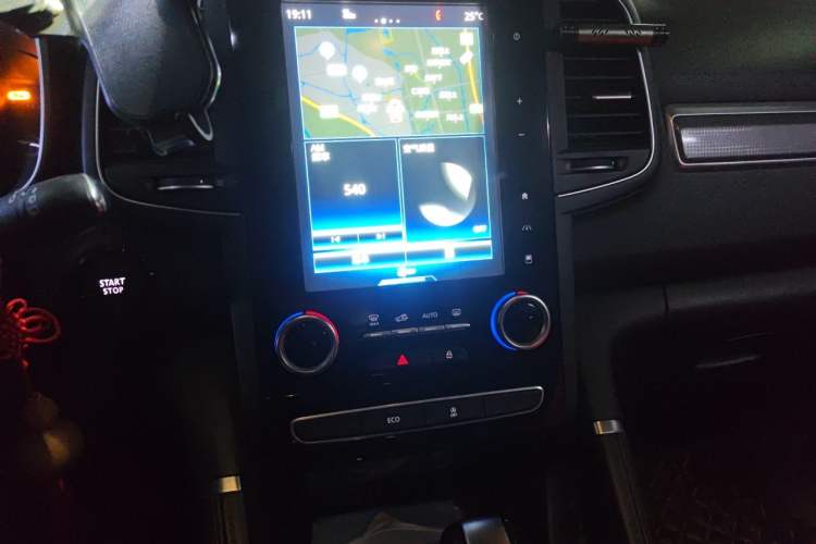 Used Renault Koleos 2017 2.0L Two-Wheel Drive Luxury Edition Audio And AC Panel