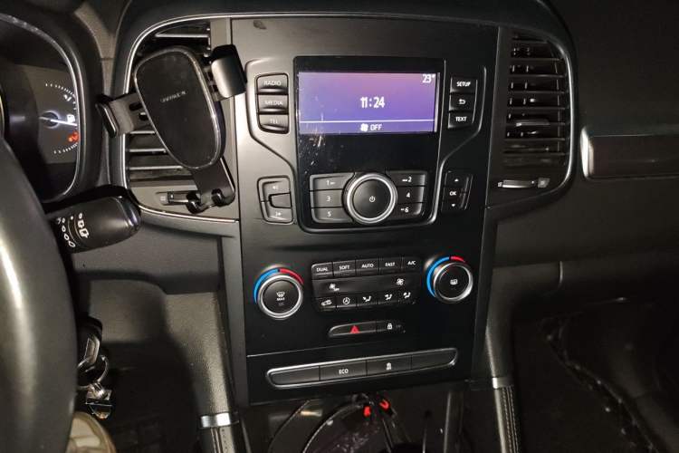 Used Renault Koleos 2017 2.0L Two-Wheel-Drive Leading Edition Audio And AC Panel