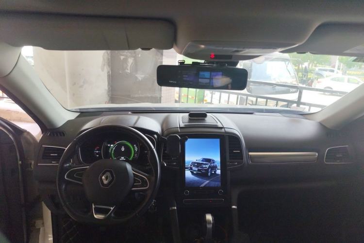 Used Renault Koleos 2017 2.0L Two-Wheel-Drive Leading Edition Center Console