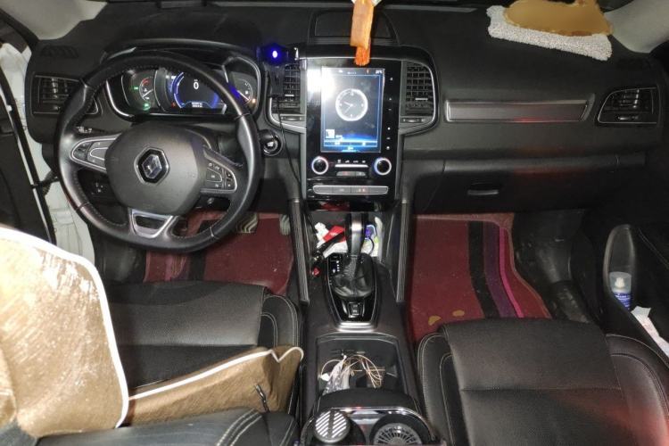 Used Renault Koleos 2017 2.0L Two-Wheel Drive Luxury Edition Center Console
