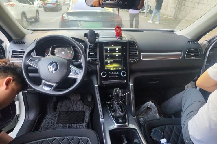 Used Renault Koleos 2017 2.5L Four-Wheel Drive Premium Edition Center Console
