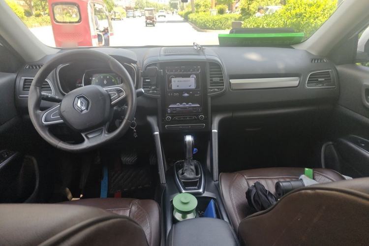 Used Renault Koleos 2017 2.0L Two-Wheel Drive Comfort Edition Center Console
