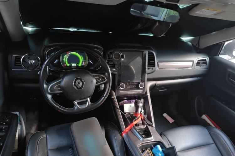 Used Renault Koleos 2017 2.0L Two-Wheel-Drive Leading Edition Center Console