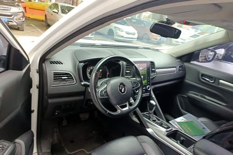 Used Renault Koleos 2017 2.0L Two-Wheel Drive Luxury Edition Center Console