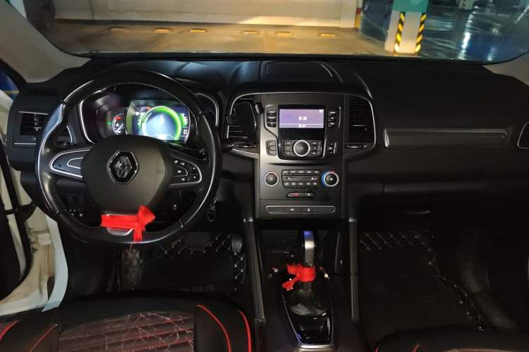Used Renault Koleos 2017 2.0L Two-Wheel-Drive Leading Edition Center Console