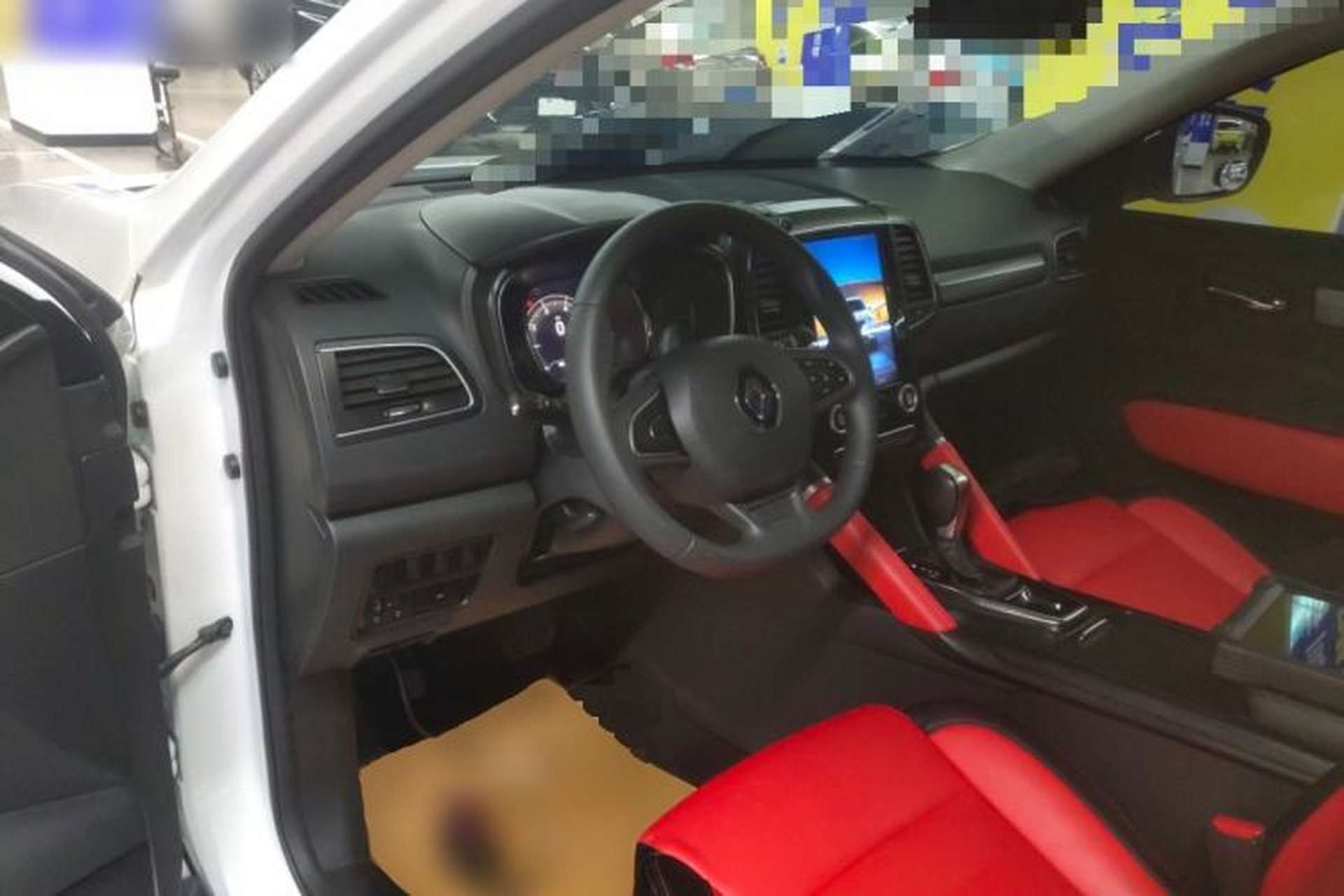 Used Renault Koleos 2017 2.0L Two-Wheel Drive Comfort Edition Center Console