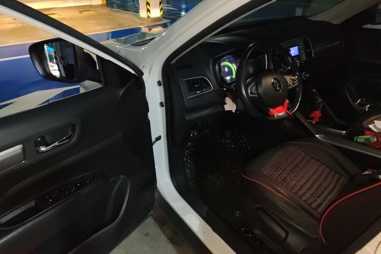 Used Renault Koleos 2017 2.0L Two-Wheel-Drive Leading Edition Driver Seat