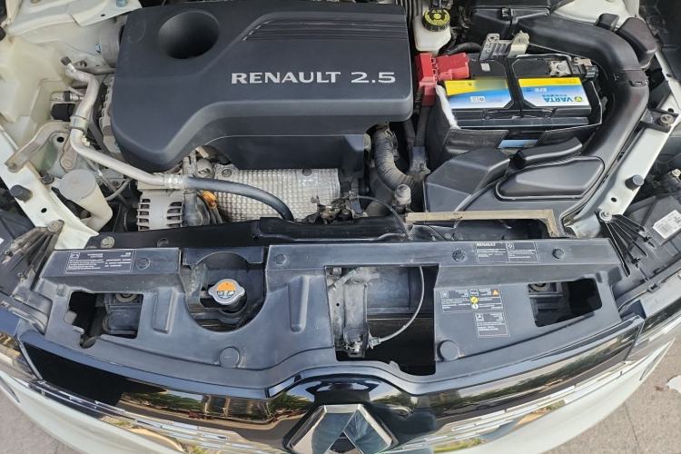 Used Renault Koleos 2017 2.5L Four-Wheel Drive Ultimate Edition Engine Bay