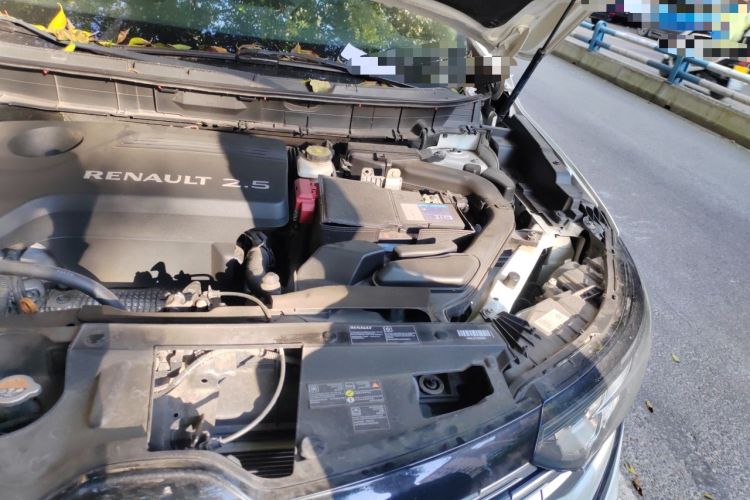 Used Renault Koleos 2017 2.5L Four-Wheel Drive Premium Edition Engine Bay Left