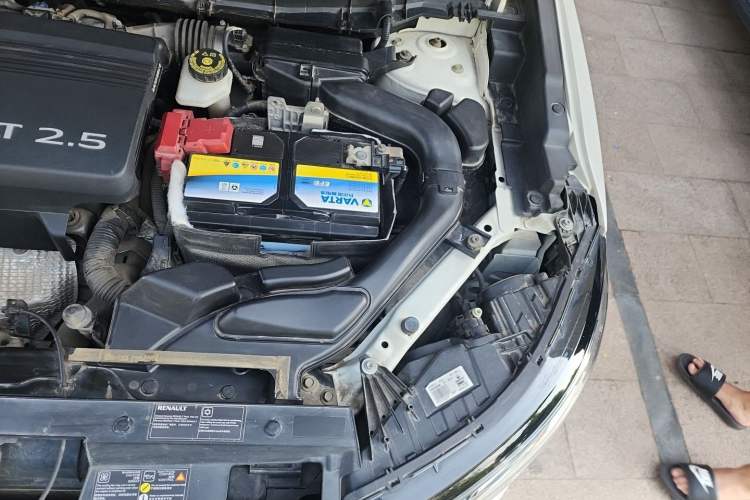 Used Renault Koleos 2017 2.5L Four-Wheel Drive Ultimate Edition Engine Bay Left