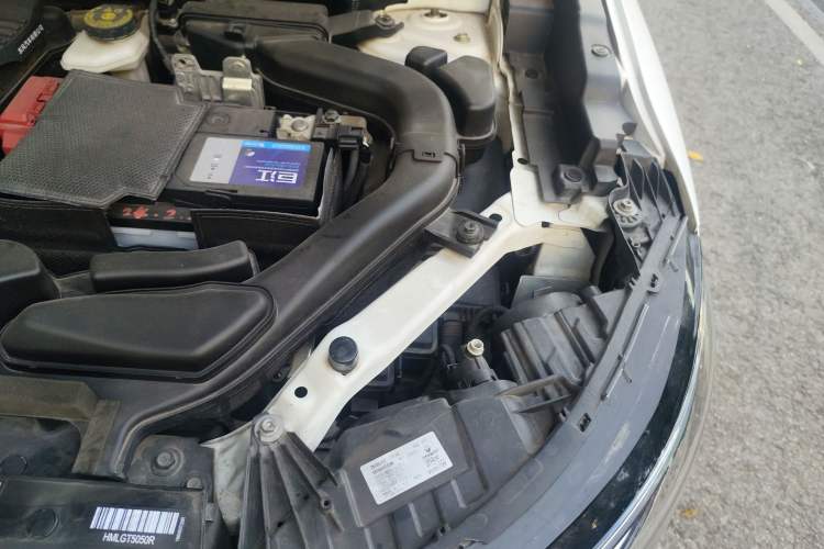 Used Renault Koleos 2017 2.5L Four-Wheel Drive Premium Edition Engine Bay Left