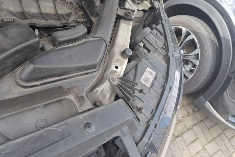 Used Renault Koleos 2017 2.0L Two-Wheel-Drive Leading Edition Engine Bay Left