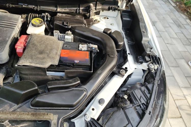 Used Renault Koleos 2017 2.5L Four-Wheel Drive Premium Edition Engine Bay Left