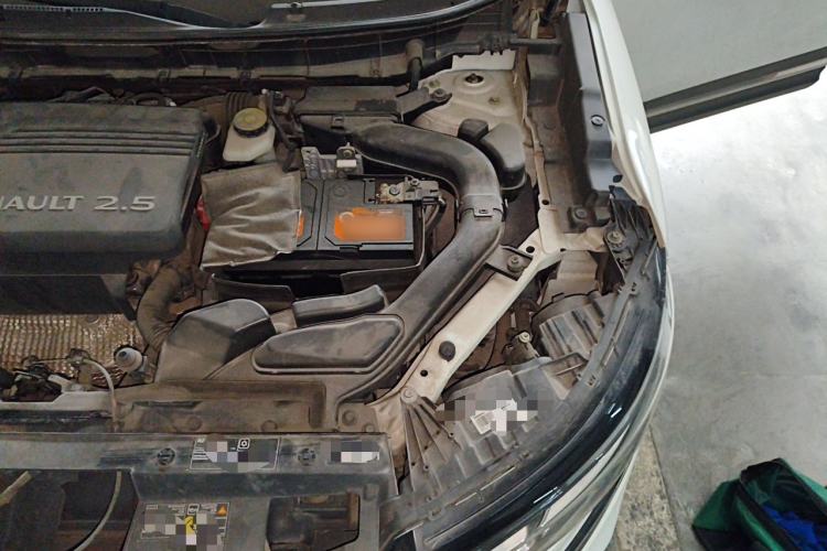Used Renault Koleos 2017 2.5L Four-Wheel Drive Premium Edition Engine Bay Left