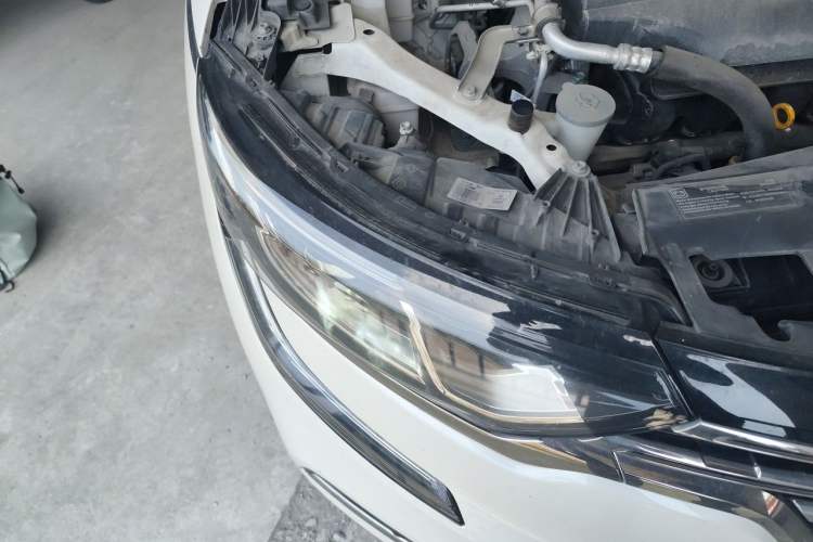 Used Renault Koleos 2017 2.0L Two-Wheel-Drive Leading Edition Engine Bay Right
